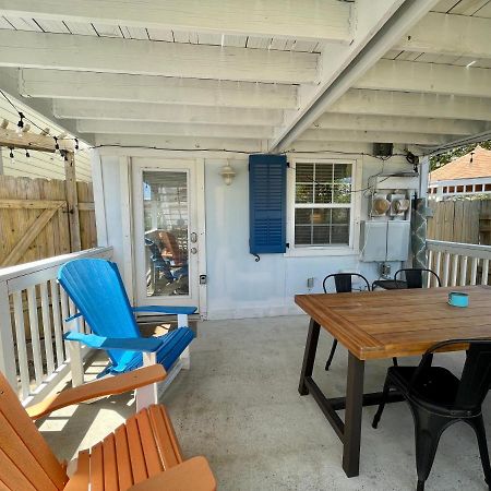 Seablue Cottage - Downstairs; 2 Blocks To The Beach Galveston Eksteriør billede