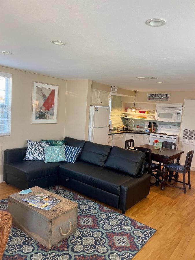 Seablue Cottage - Downstairs; 2 Blocks To The Beach Galveston Eksteriør billede