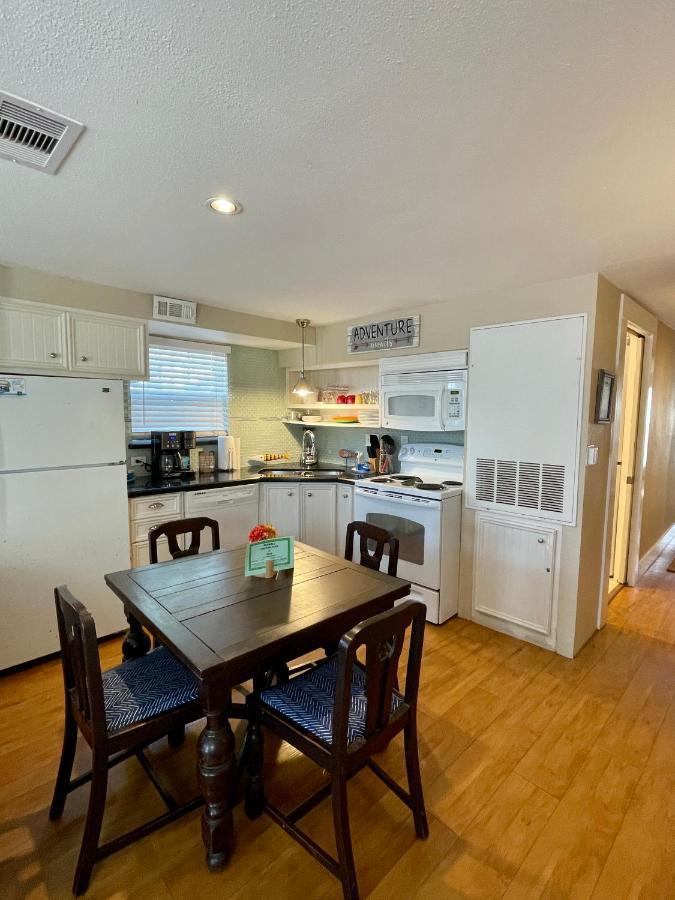 Seablue Cottage - Downstairs; 2 Blocks To The Beach Galveston Eksteriør billede