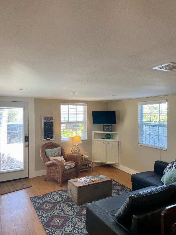 Seablue Cottage - Downstairs; 2 Blocks To The Beach Galveston Eksteriør billede