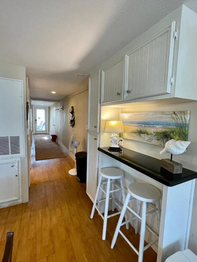 Seablue Cottage - Downstairs; 2 Blocks To The Beach Galveston Eksteriør billede