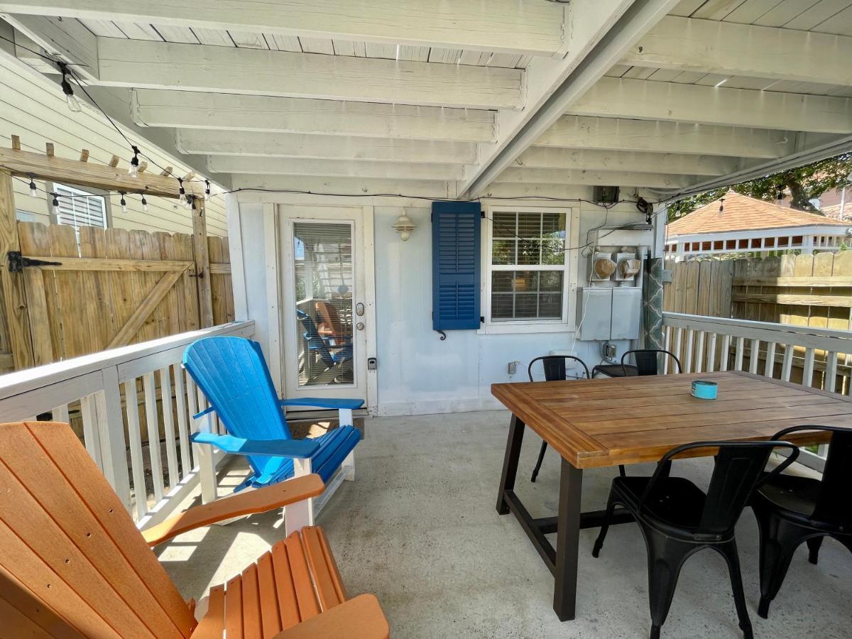 Seablue Cottage - Downstairs; 2 Blocks To The Beach Galveston Eksteriør billede